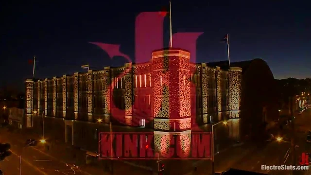 Hot Hanna Reilly Gets Toyed With Strap-On by Skilled Partner Aiden