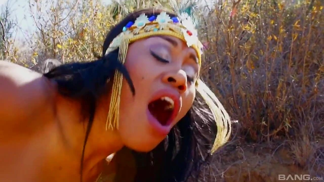 Outdoor Passion: Naked Slave Fucks Gorgeous Egyptian Girl Sensually