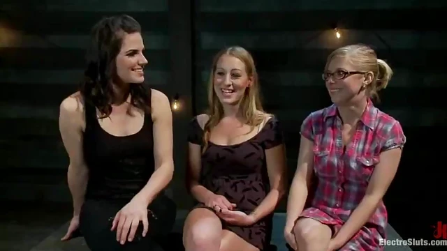 Lesbian Face-Sitting & Strap-On Fucking Simultaneously For Obedient Partner