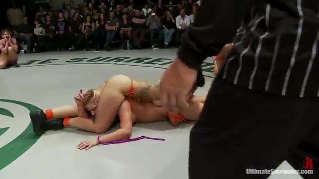 Hot Nude Sluts Enjoy Steamy Lesbian Games During Tatami Fight