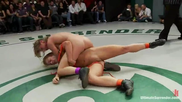 Dominant Nude Women Face Sitting Each Other During Matside Power Clash