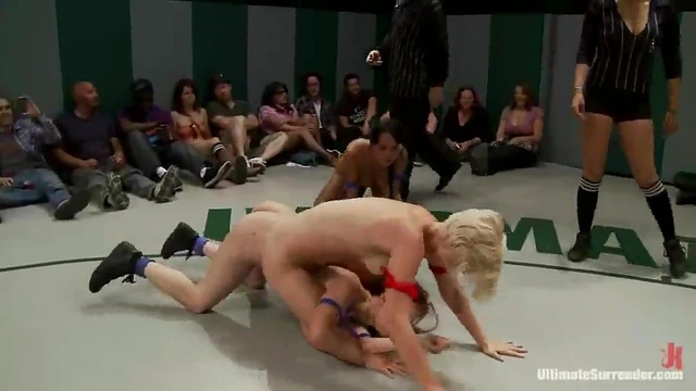 Passionate Lesbians Wrestle on Tatami Mat Before Wild Sex Orgasm