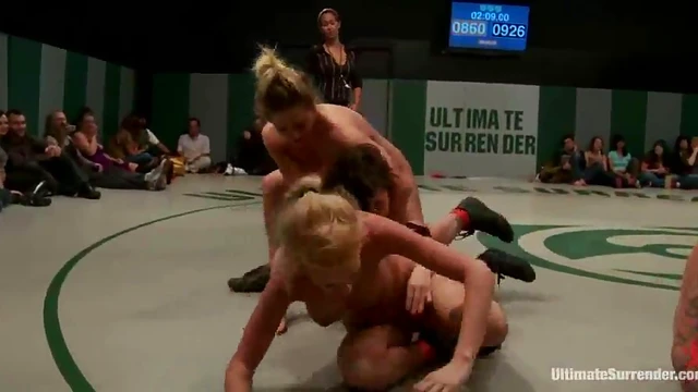 Sexy Chick Battles Two Girls & Lick Their Pussies Passionately