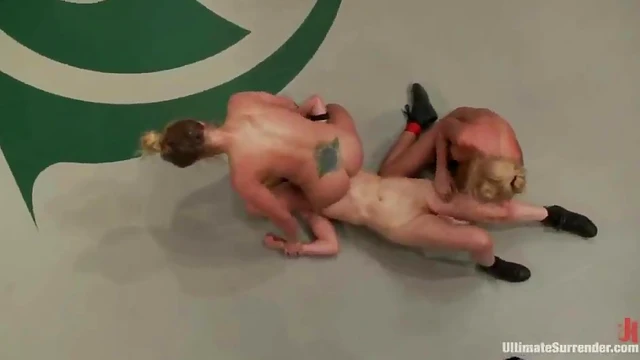 Sexy Chick Battles Two Girls & Lick Their Pussies Passionately