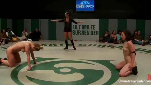 Sexy Chick Battles Two Girls & Lick Their Pussies Passionately