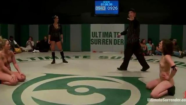 Sexy Chick Battles Two Girls & Lick Their Pussies Passionately