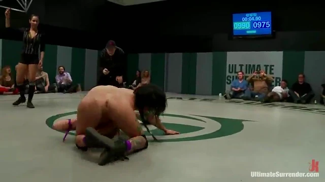 Sizzling Ring Action! Three Steamy Babes Lick & Finger Each Other Passionately