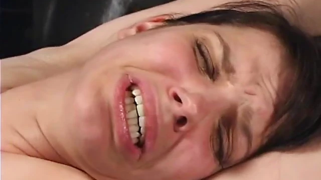 Bobbi Starr Gets Her Pussy Fucked & Fingered by Lesbo Roommates