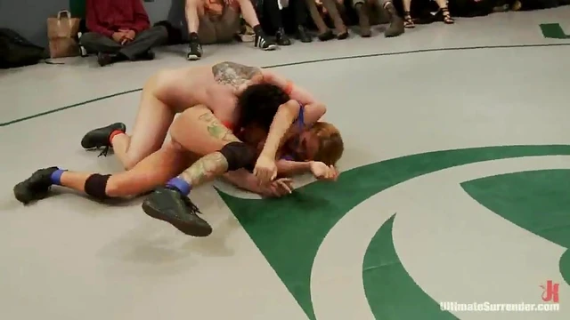 Kinky Girls Explore Each Other’s Cunt During Playful Encounter