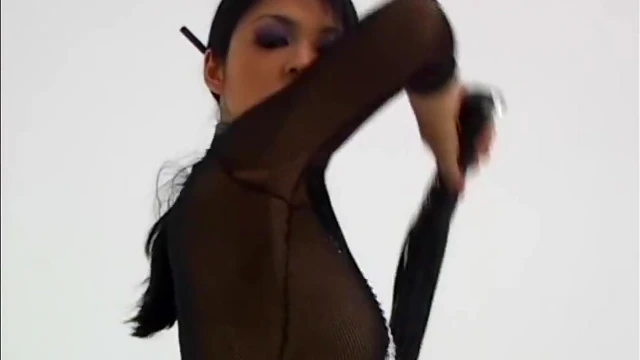 Asia Dom Trains Submissive Partner Through Seductive Bondage Play