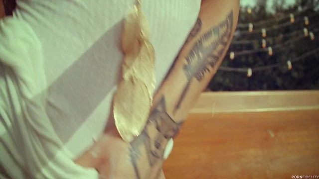 Ryan Madison Brutally Faceslams Alternative Babe Honey Gold's Perfect Face-hole