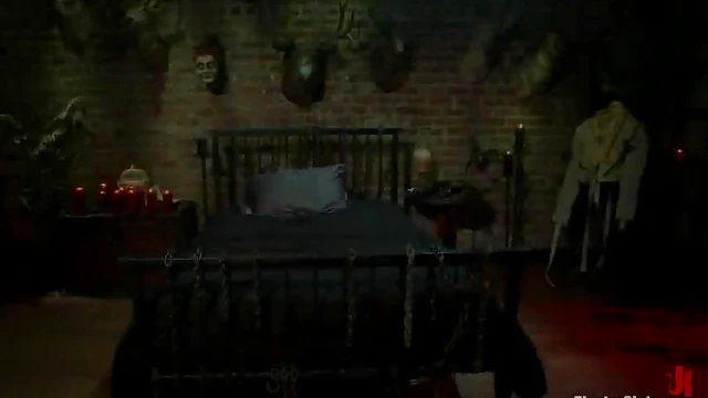 Amanda Marie Moans Blissfully While Her Snatch Gets Toyed Sensually