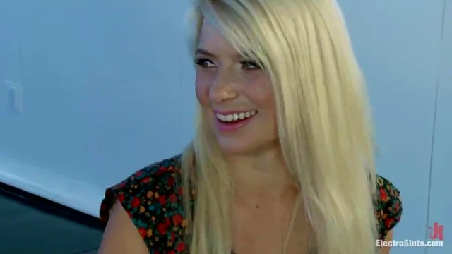 Anikka Albrite Licksexperts Lorelei’s Ass & Pussy Expertly