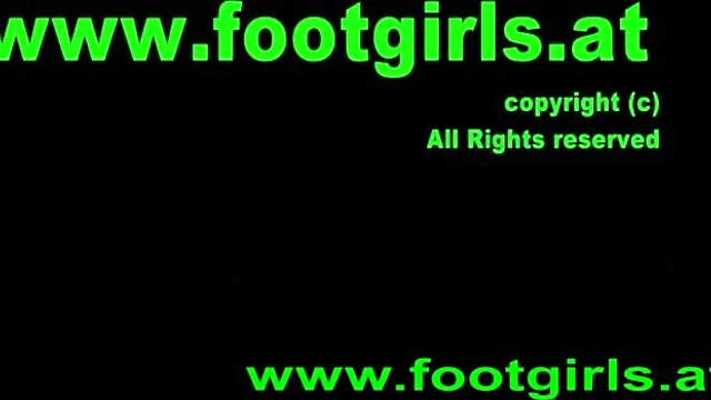 Amateur Foot Worship: Seductive Toe Teasing & Soles Licking Desire