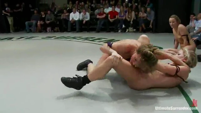 Lesbian Catfight on Tatami Mat Ends With Steamy Four-Way Orgasm