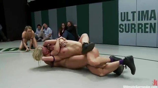 Lesbian Catfight on Tatami Mat Ends With Steamy Four-Way Orgasm