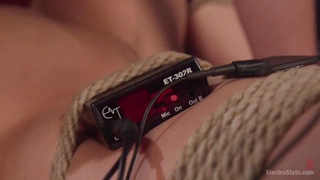 Carissa Montgomery Reveals Her Naughty Lesbian Fantasies with Desire