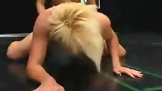 DragonLily Fucks Hot Blonde Vendetta After Struggling on Tatami Rug