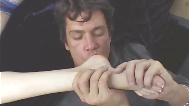 Saraliz in Shorts Teases With Her Sexy Feet in Softcore Foot Fetish Act