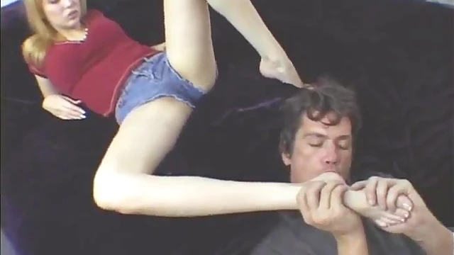 Saraliz in Shorts Teases With Her Sexy Feet in Softcore Foot Fetish Act