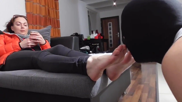 Russian Beauty's Seductive Foot Play and toe Sucking Delight