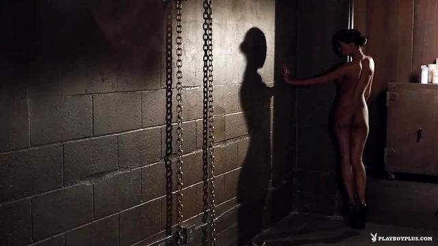 Seductive Ebony Goddess Showcases Her Stunning Curves for Your Pleasure