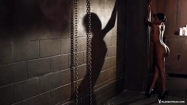 Seductive Ebony Goddess Showcases Her Stunning Curves for Your Pleasure