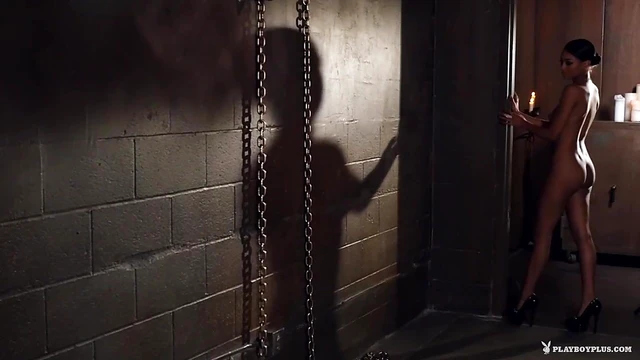 Seductive Ebony Goddess Showcases Her Stunning Curves for Your Pleasure