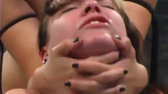 Bobbi Starr & Dana Dearmond Battle on Tatami Mat Before Hot Lesbian Sex