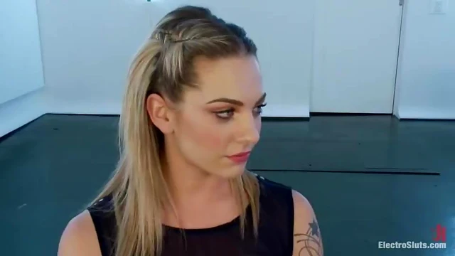 Sizzling Aiden Starr Uses Toys & Strapon Dildo On Bailey Blue's Hot Pussy