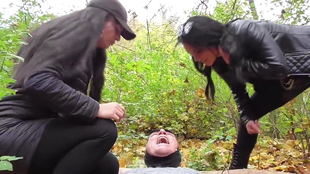 German Girls Spit Roasted Prose & Spread Wide for Steamy Sex Showdown