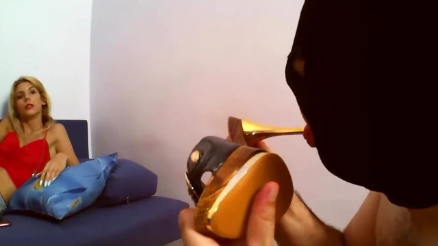 Foot Worship Training: Submissive Slave Pleases Mistress's Soles Passionately