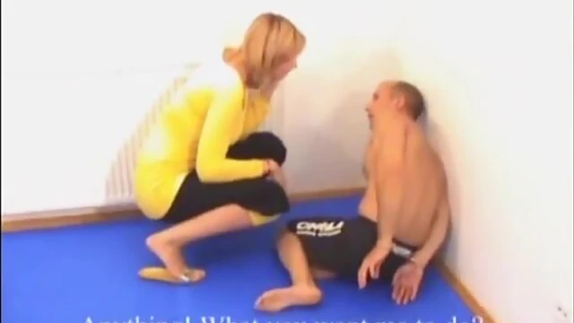 Amateur Femdom Mistress Dominates Submissive Guy in Hot BDSM Scene