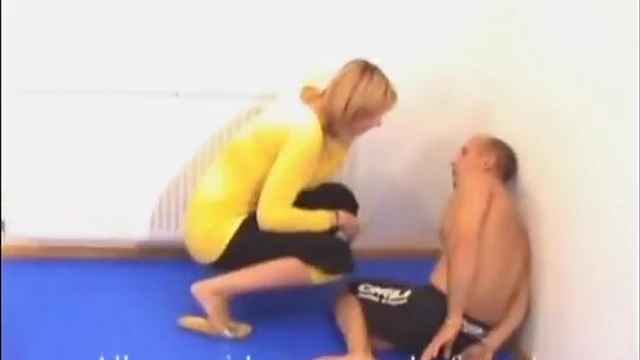 Amateur Femdom Mistress Dominates Submissive Guy in Hot BDSM Scene