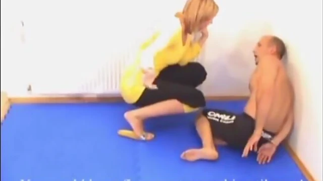 Amateur Femdom Mistress Dominates Submissive Guy in Hot BDSM Scene