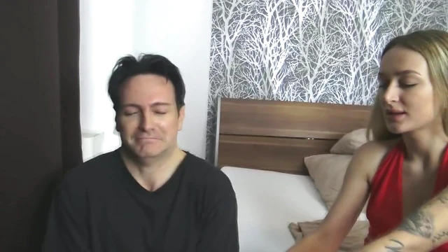 Glamorous Goddess Seduces With Snot & Ear Wax Before Toe Nail Feast