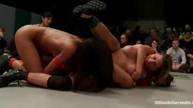 Cute Girls Lick Each Other's Pussies Passionately During Tatami Floor Fight