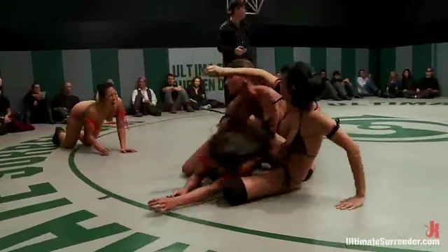 Cute Girls Lick Each Other's Pussies Passionately During Tatami Floor Fight