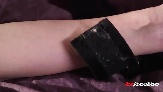 Hot Lesbian Dominatrix Gets Her Pussy Licked by Submissive Girl