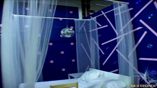 Hot Icy Babe Takes Cock Deeply For Max Satisfaction Close-Up Ride