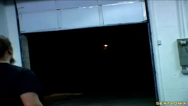 Hot Icy Babe Takes Cock Deeply For Max Satisfaction Close-Up Ride