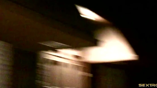 Hot Icy Babe Takes Cock Deeply For Max Satisfaction Close-Up Ride