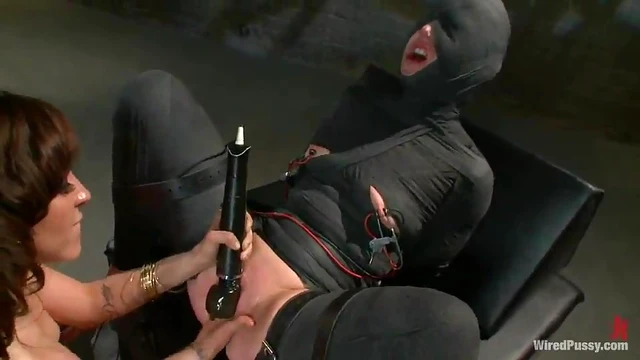 Sizzling Vivienne Del Rio Tapped Up For Steamy BDSM Pleasure