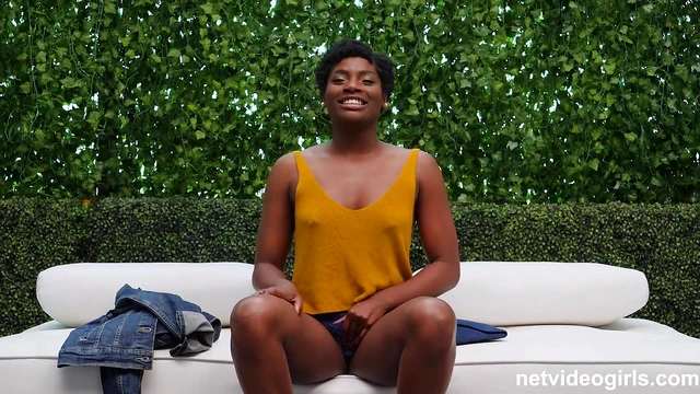 Kelly's Short Hair Shines As She Takes Control With Hot White Cock Action