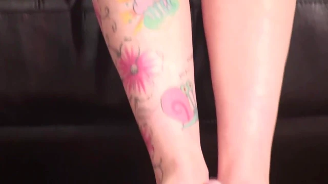 Foot Worship Delight: Hot Babe Teases With Soles Before Mind-Bending Blowjob