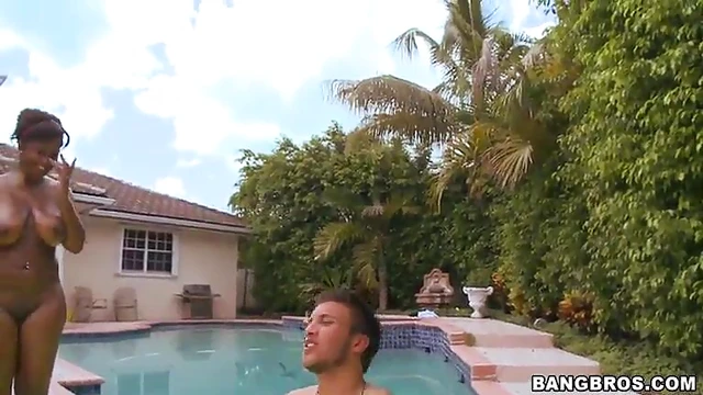 Sexy Ebony Chick Gives Epic Blowjob Before Getting Fucked Hardly