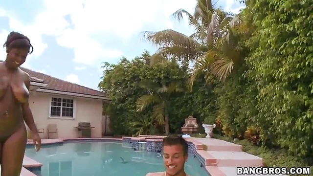 Sexy Ebony Chick Gives Epic Blowjob Before Getting Fucked Hardly