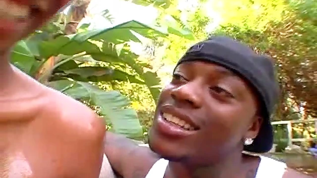 Samantha Smith Opens Her Legs Wide for an Outdoor Fuck Fest