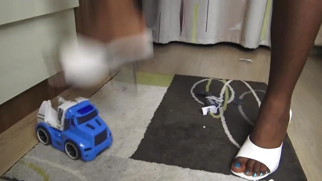 Sensual French Ebony Beauty Tempts with Sultry Seduction Skills