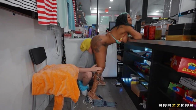 Hot Interracial Threesome Action With Seductive Babes Jordyn Falls & Gaby